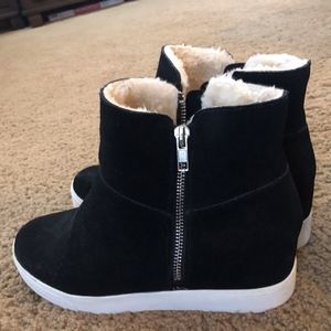 Women's Steve Madden Black Wedge Sneaker Size 9